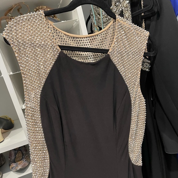 Cache gown with gold stones in bodice - Picture 7 of 7